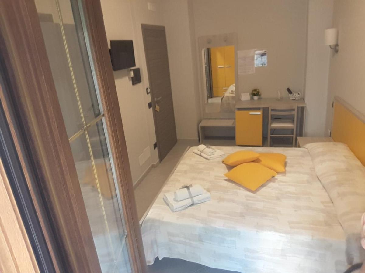 Affittacamere Borgata Marina Roseto Capo Spulico Bagian luar foto